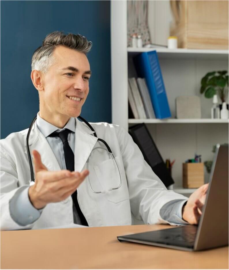 Consulta por telemedicina com médico e paciente usando o Sistema para clínicas e consultórios da MKData